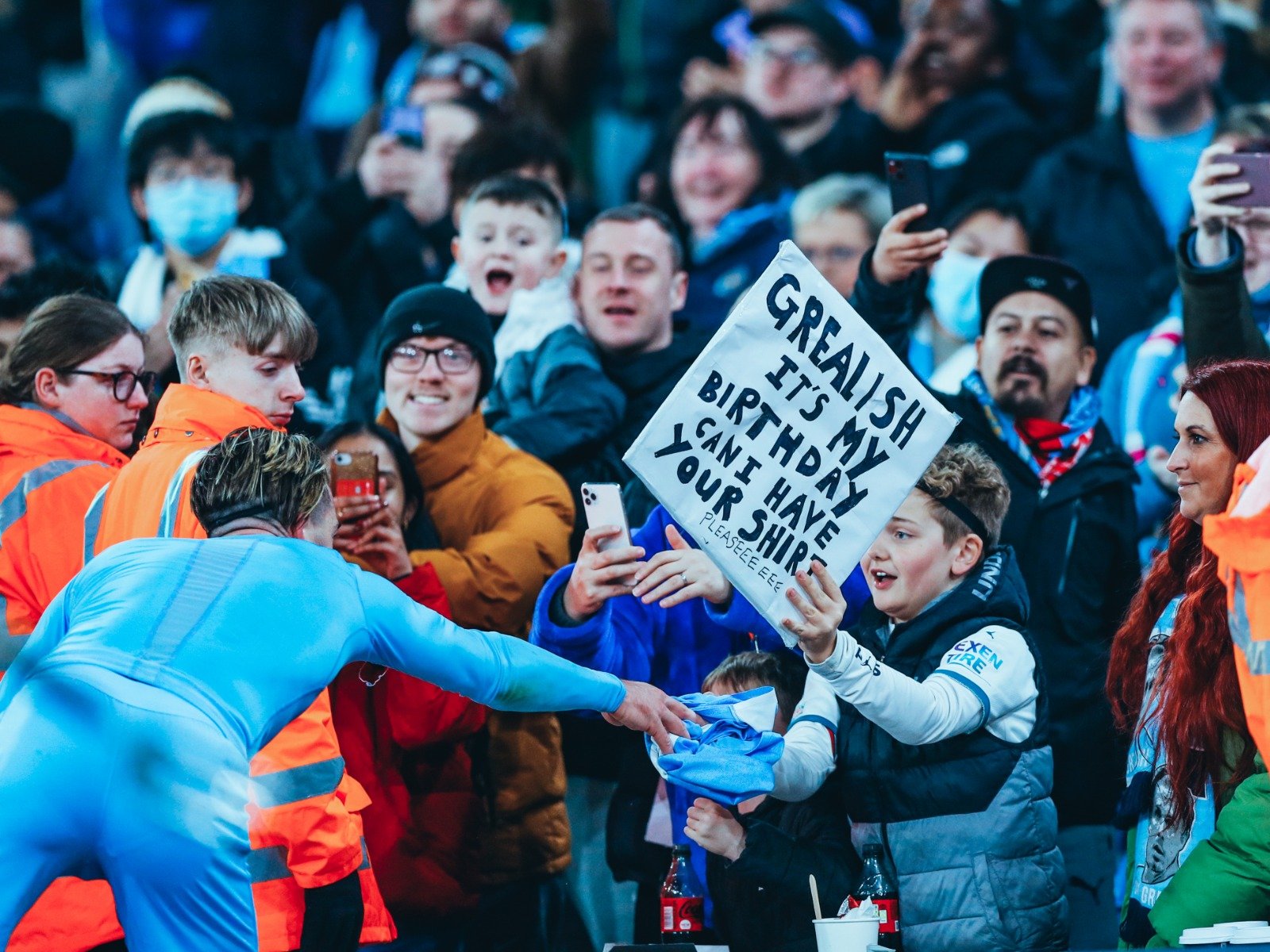 約比賽中展 約比賽中展